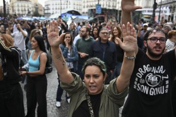 Detenidos tres manifestantes de la concentración contra la acampada al intentar alcanzar Sol