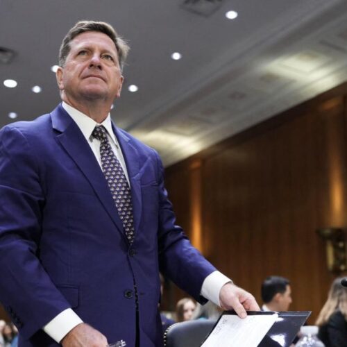 Trump nombra a Jay Clayton, jefe de espías, para el cargo de zar de la IA