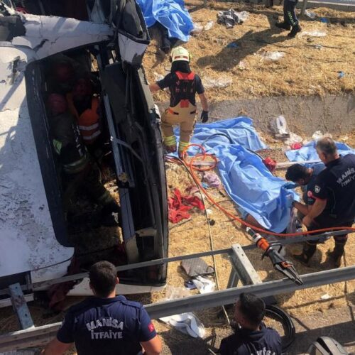 Al menos 11 muertos y 27 heridos en Turquía por el choque de un autobús y un camión