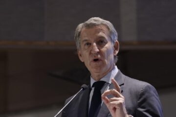 Feijóo se fija el objetivo de subir el salario medio y no únicamente el sueldo mínimo