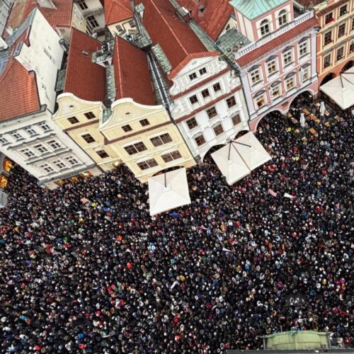 Multitudinaria protesta en Praga contra la ley que reduce la financiación a los medios públicos
