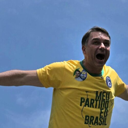 Una ‘ley de tataranietos’ reformada permitió a Flávio Bolsonaro obtener el pasaporte italiano
